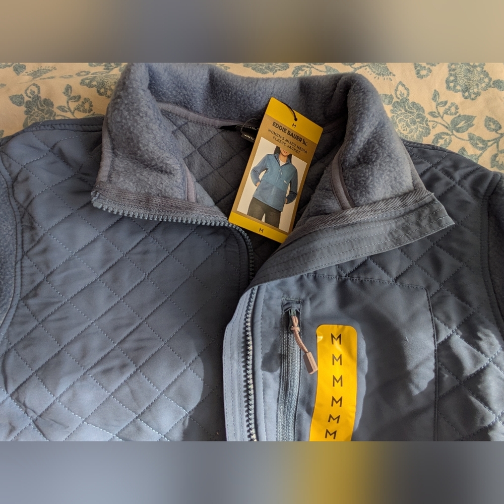 Eddie Bauer Blue women Quilted Fleece 3 Pockets Jacket. Size M.